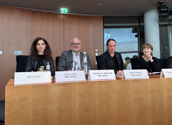 Vier MdB DIE LINKE: Jessica Tatti, Matthias W. Birkwald, Pascal Meiser und Heidi Reichinnek