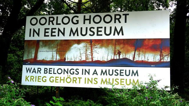 Plakat: Krieg gehört ins Museum