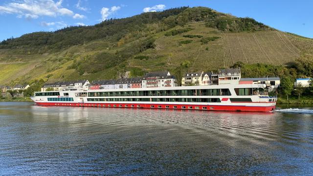 Kreuzfahrtschiff auf der Mosel