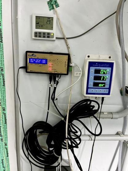 Bild von elektronischer Technik zum Betrieb einer Hanfplantage.