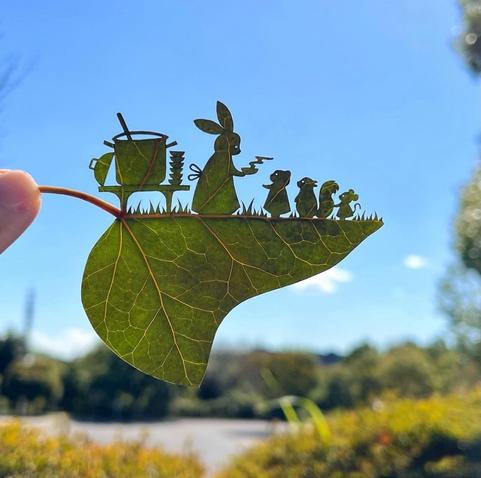 a green leaf with a cutted motive of a vovking rabbit with some mices

Source: https://instagram.com/lito_leafart

lito-leafart.com