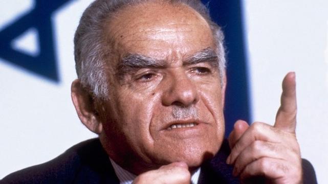 Yitzhak Shamir (1915-2012) ex ministro degli esteri e primo ministro di Israele