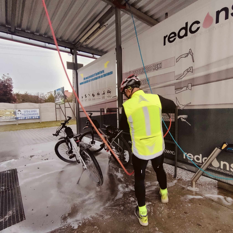 Ja myjący rower na myjni ręcznej