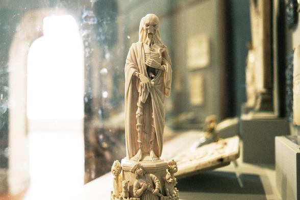 Memento Mori, two-sided sculpture, ivory carvin, seen at the Bode Museum, Berlin.