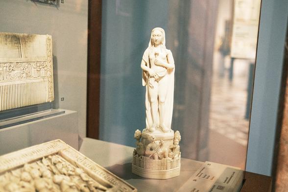 Memento Mori, two-sided sculpture, ivory carvin, seen at the Bode Museum, Berlin.