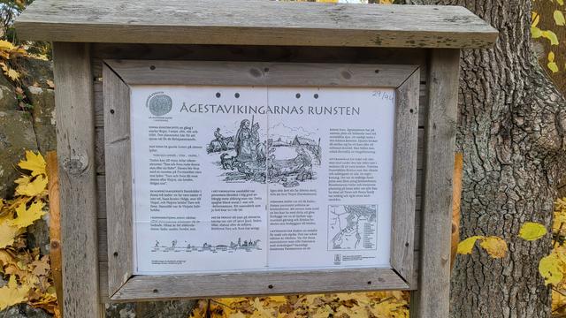Standing, wooden information sign titled "Ågestavikingarnas runsten".