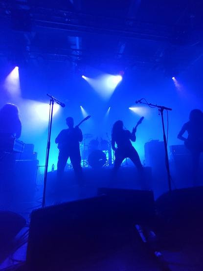 Unru live on stage.