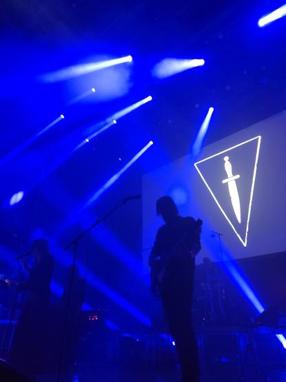 Dolch live in stage.