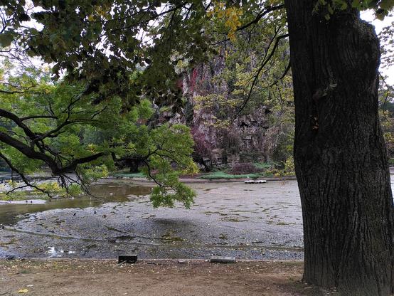 Curage du lac des Buttes Chaumont