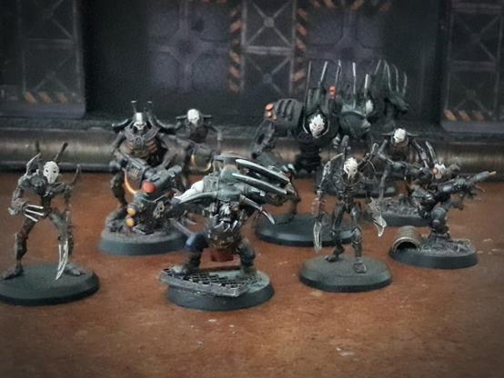 A group of therian lead by the converted "orkverseer". Some are original AT-43 golems, some are GW necrons...