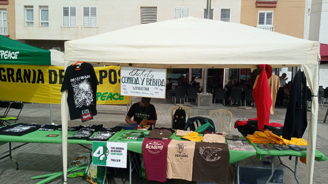 Stands de Animal Academy Sactuary y GreenPeace