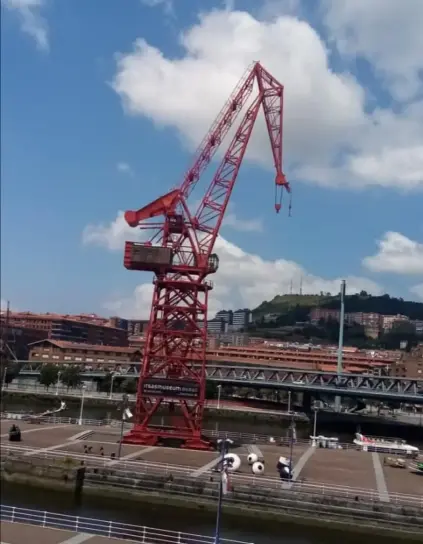 Grúa Carola De Bilbao.