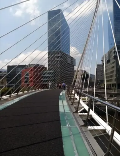 Puente Zubizuri De Bilbao.