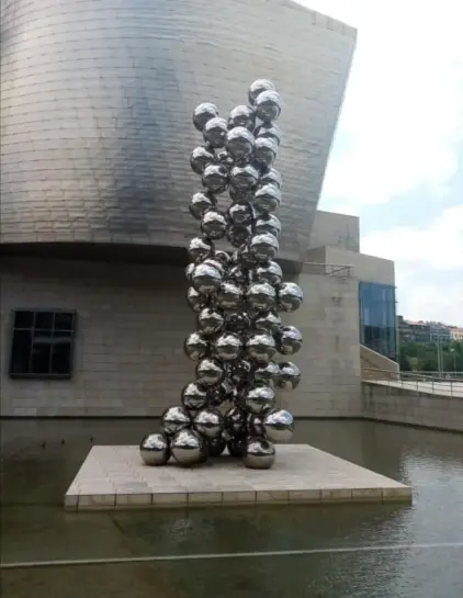 Tall Tree And The Eye En Bilbao.