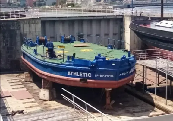 Gabarra Del Athletic Club En Bilbao.