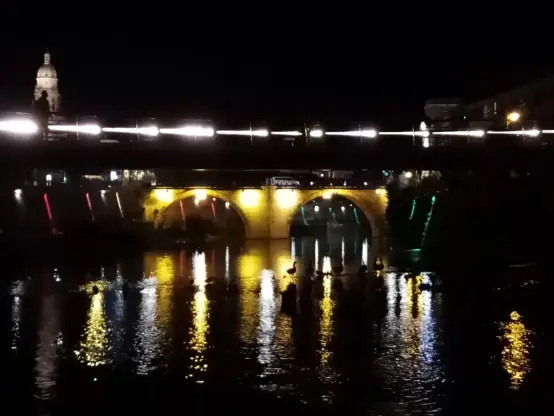 Puente Sobre El Río.