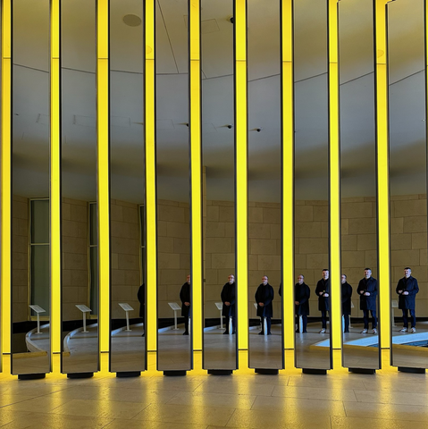 “If we could walk inside our own horizon, the world would appear as closed off as a cave, as reflective as a mirror and as ephemeral as light. For me, the horizon is not a line, it’s a dimension. Questioning one’s own horizon requires us to question linearity and create a new horizon,” Eliasson explains. Venturing inside it is like walking through a kaleidoscope of golden reflections. Running alongside the walkway around the basin stands a series of triangular columns in varying widths. Visitors are invited to wander around them, setting off endless diffracted reflections between the water, the building, the columns and themselves. The space constantly fragments and dissolves into hundreds of facets, plunging visitors into a world of uncertainty and sensory surprises.