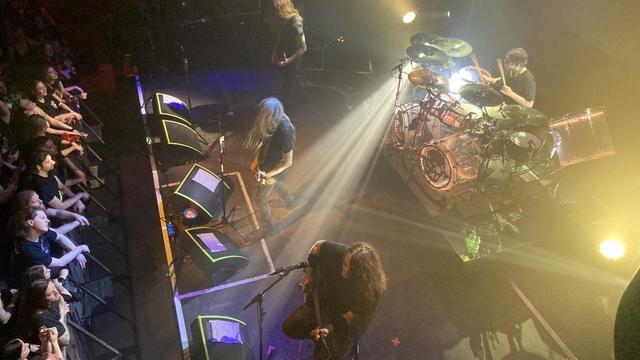 Pain-Konzert im Grünspan Hamburg. Blick auf die Bühne von oben.