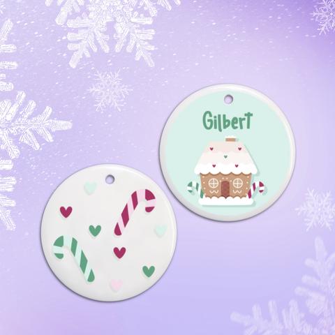 Décoration de Noël : disque en céramique à suspendre au motif de maison en pain d'épices à personnaliser avec le prénom de votre choix