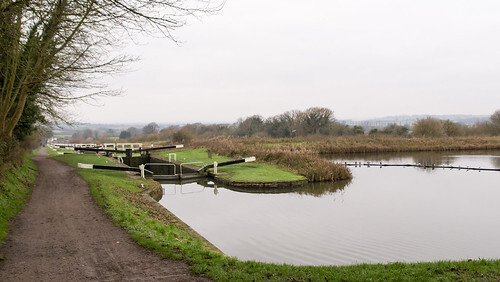 A photo titled "Caen Hill Locks, Kennet and Avon Canal, near Devizes", taken near Lock 39, Devizes Lock by interbeat on Flickr.