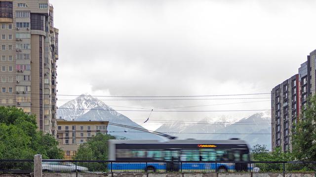 Photo of a trolleybus passing in front of prefabricated buildings from the socialist era.
© Dmitriy Panchenko / Unsplash