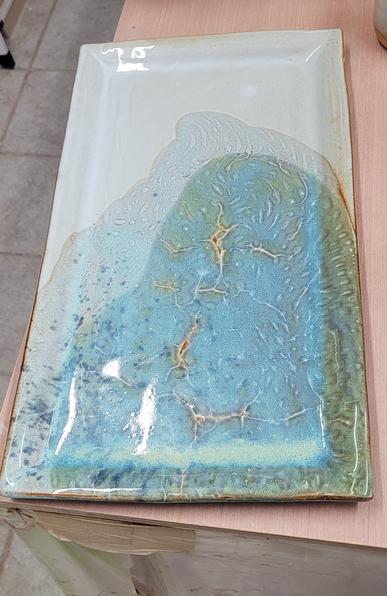 Grand plat de presentation en grès émaillé collection Les Marées 
Dim 44 x 24 cm