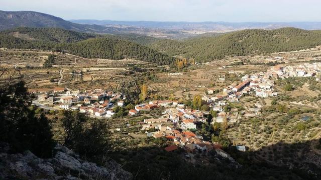 Benizar, Con Sus 3 Barrios Diferenciados, El Villar, El Molino Y La Tercia.