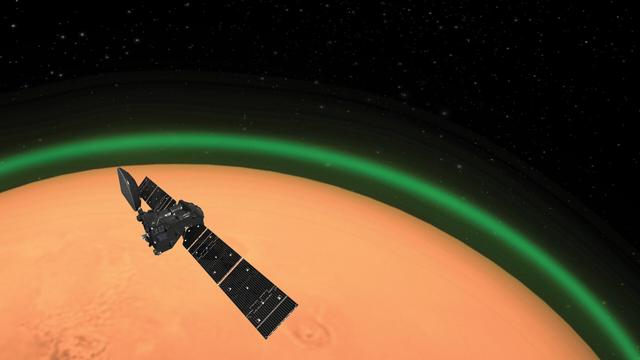 Künstlerische Darstellung des ExoMars Trace Gas Orbiters, der auf dem Mars tageslichtgrünen Sauerstoff aufspürt.
Diese Emission, die auf der Tagseite des Mars entdeckt wurde, ähnelt dem nächtlichen Leuchten, das vom Weltraum aus in der Erdatmosphäre zu sehen ist.
Vollständiger Artikel: ExoMars entdeckt einzigartiges grünes Glühen auf dem Roten Planeten.
Copyright: ESA