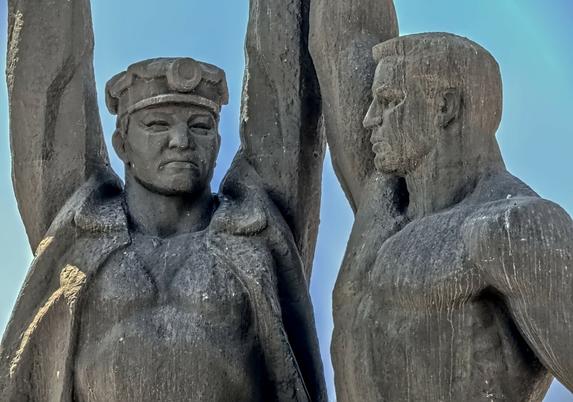 A Soviet statue of two miners, arms raised