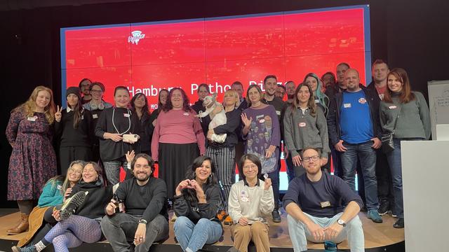 Image with crowd of people at Hamburg Python Pizza 2023
