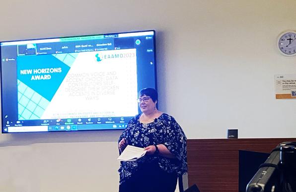 Kathy Reid presenting her #PhD final presentation.