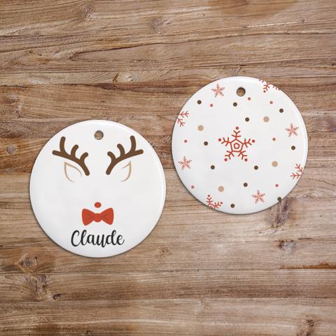 Décoration de Noël : disque en céramique à suspendre au motif de bois de renne garçon à personnaliser avec le prénom de votre choix. A retrouver dans notre boutique en ligne : ernestine-etcie.fr