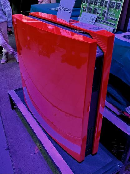 ETH Gigabooster, a „supercomputer for your desk“ equipped with 7 parallel DEC Alpha CPUs