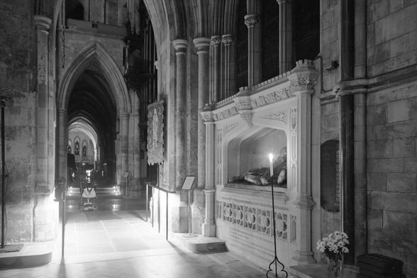 A black and white photograph of the interior of Southwark cathedral.