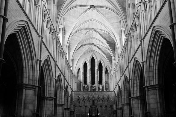 A black and white photograph of the interior of Southwark cathedral.