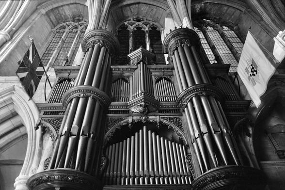 A black and white photograph of the interior of Southwark cathedral.