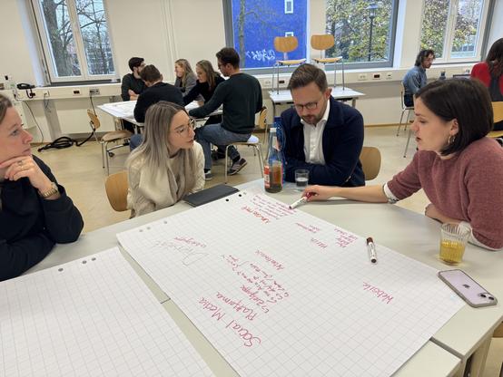 Foto der OpenRewi Mitgliederversammlung und Vernetzungstreffen in Potsdam