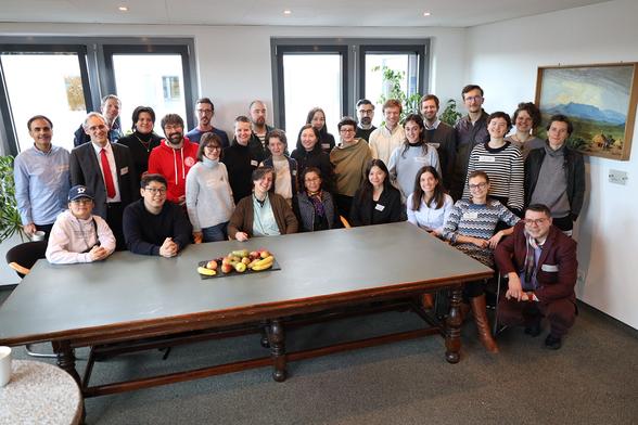 Photo of the (approx. 30) participants grouped around a large table at the CASNiG conference at the IfL in Leipzig.