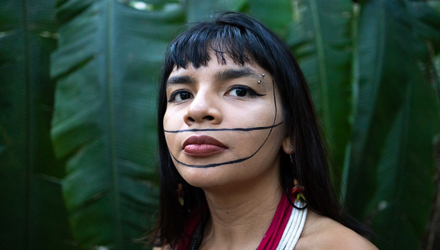 a young woman from the Amazon forest; Indigenous leader and activist Txai Suruí (Photo: Gabriel Uchida )