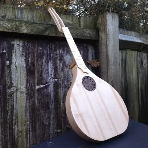 Jo Dusepo luthier www.dusepo.co.uk #lute #oud
#gambus #barbat #luthier #lutherie #laute #laúd #medievallute #liuto
#luteria #lutheria #ούτι #laudarabe #whatsonyourbench #ud #worldmusic
#earlymusic #renaissancelute #lutemaker #woodworking #woodwork
#musicalinstrument #عود #oud_maker #mandolin #bandolim #cittern #renaissancecittern