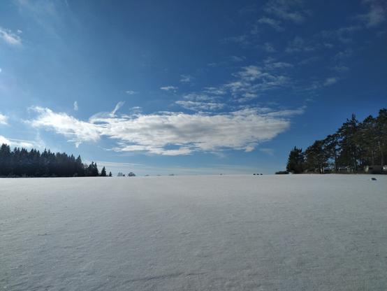 Blick über die Bahn... am besten Tag der Woche (Mittwoch). Leider bin ich auf dem Landweg hier und nicht auf Kufen.