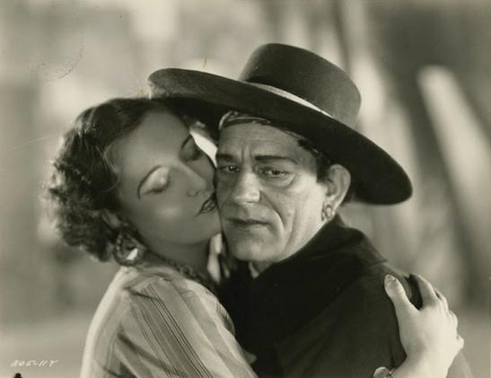 Target girl Nanon (Joan Crawford) hugging knife thrower Alonzo (Lon Chaney), her circus partner. Her tight embrace may reveal his secret.