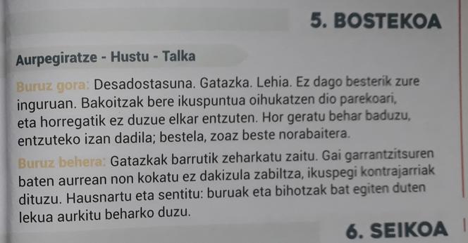 Kartaren azalpena: 
"Gatazkak barrutik zeharkatu zaitu. Gai garrantzitsuren baten aurrean non kokatu ez dakizula zabiltza, ikuspegi kontrajarriak dituzu. Hausnartu eta sentitu: buruak eta bihotzak bat egiten duten lekua aurkitu beharko duzu."