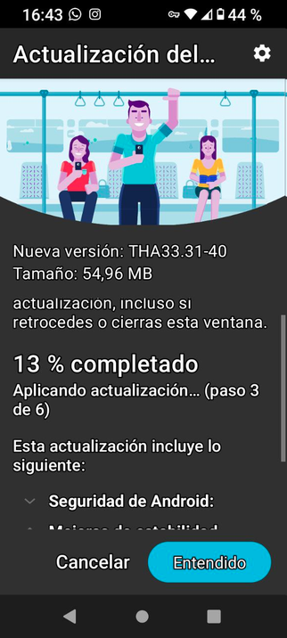 Captura de pantalla de la actualización de Android 13, en donde se observa una animación de una persona usando un teléfono móvil en un tren. El tiempo del proceso de actualización dura más de 10 minutos, por lo que es una mala idea dar a entender que dicho proceso podría darse mientras una persona está en viaje, dejando el dispositivo a su usuario sin la posibilidad de usar el dispositivo hasta tanto no termine el proceso de actualización.