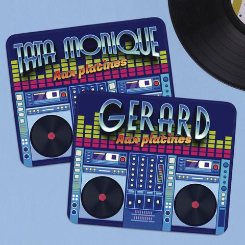 Tapis de souris personnalisé avec le prénom de votre choix représentant une table de mixage de DJ. A retrouver dans notre boutique en ligne : ernestine-etcie.fr