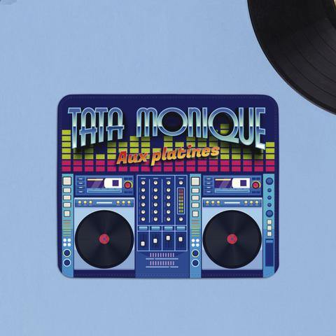 Tapis de souris personnalisé avec le prénom de votre choix représentant une table de mixage de DJ. A retrouver dans notre boutique en ligne : ernestine-etcie.fr