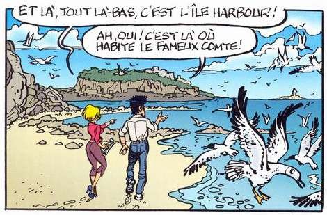 Mer, une île au loin.
"Et là, tout là bas, c'est l'île Harbour !
-Ah oui, là où habite le fameux comte !"