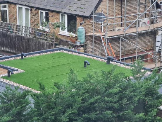 Another "green roof", looks more like astroturf to me!