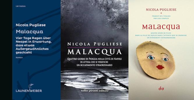 Trois couvertures de « Malacqua » des éditions allemande (à gauche), italienne (au milieu) et française (à droite). Sur l’original une image de fonds en noir et blanc du photographe néapolitain Sergio Siano, scène de chaussée inondée avec objet non-identifiable dans l’eau et sur la bordure du trottoir. L’édition allemande d’apparence de fausse demi-reliure (dos, gorge det un cinquième du plat en noir, bleu foncé sur le fonds du reste) avec titre etc. en blanc et bleu pâle, avec un oiseau stylisé en traits noirs comme embossés sur le fonds – faux filigrane, en plus. Il symbolise un tisseran qui figure aussi dans le logo de la maison d’édition (« Launenweber », jeu de mot sur Laune = humeur et Leinenweber = tisseur de lin, donc tisseur d’humeur). La couverture de la version française aux « éditions do » présente sur fonds blanc une photo (découpée, rien que le visage) de poupée d’enfant, objet qui joue un rôle important dans le roman.