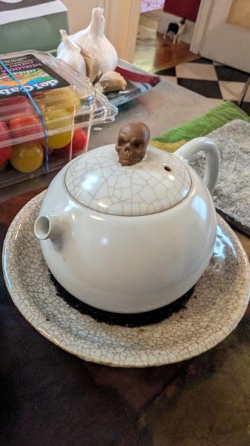 Unevenly weathered skull pot.